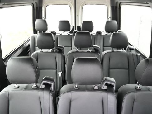 Used 2024 Mercedes-Benz Sprinter 2500 image 8