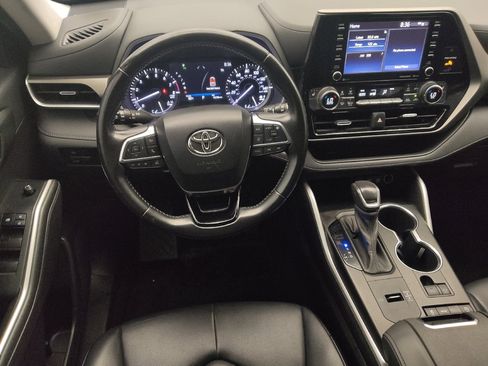 Used 2021 Toyota Highlander XLE FWD image 22