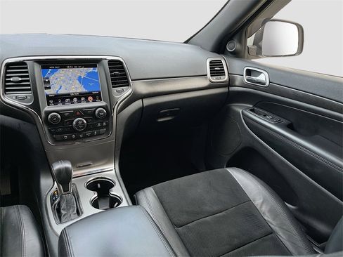 Used 2017 Jeep Grand Cherokee Altitude image 23