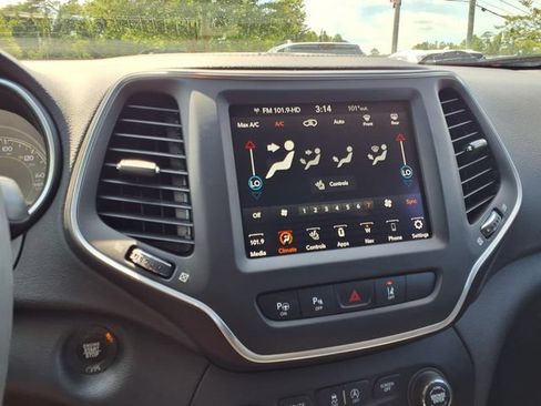 Used 2023 Jeep Cherokee Altitude Lux AWD/4WD image 18
