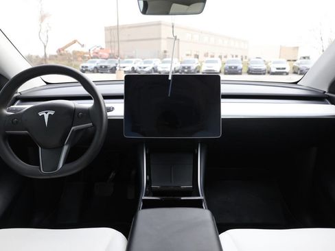 Used 2021 Tesla Model Y Long Range image 14