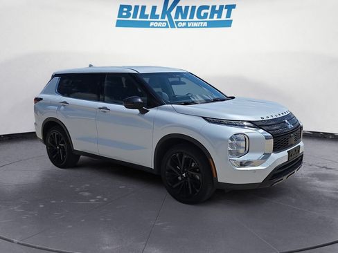 Used 2023 Mitsubishi Outlander SE FWD image 7