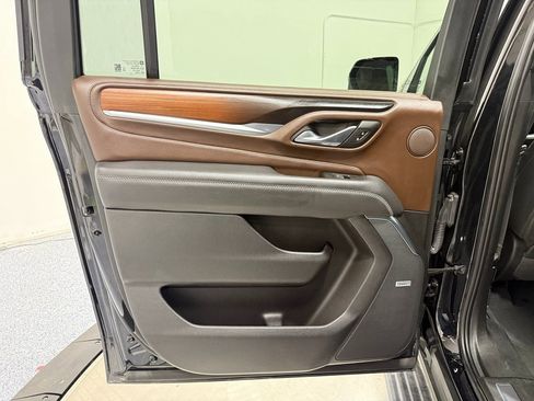 Used 2022 GMC Yukon XL Denali w/ Denali Premium Package image 41