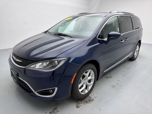 Used 2019 Chrysler Pacifica Touring-L Plus w/ Tire & Wheel Group image 6