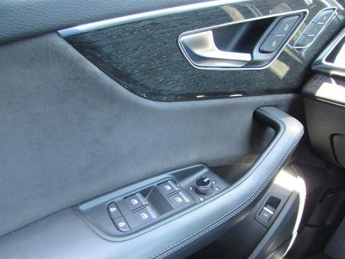 Used 2019 Audi Q8 Prestige AWD/4WD image 25