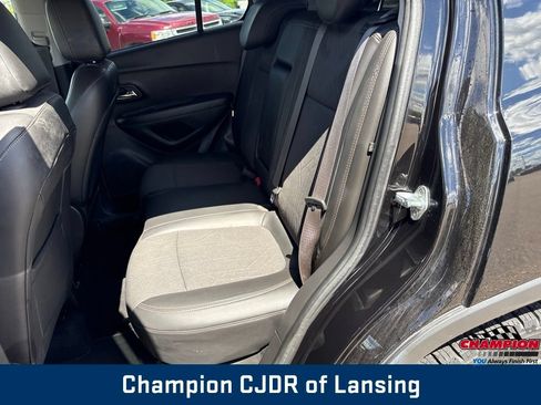 Used 2019 Chevrolet Trax LT w/ LT Convenience Package AWD/4WD image 14