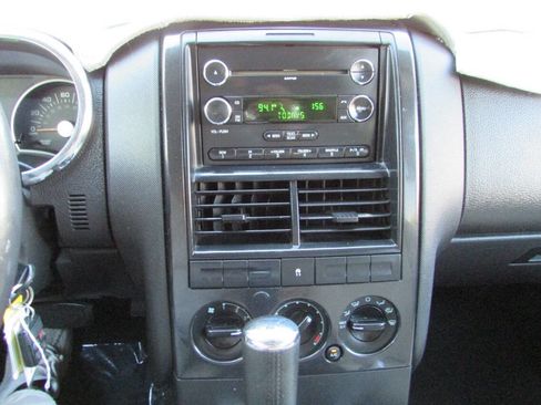 Used 2008 Ford Explorer XLT image 33
