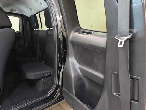Used 2018 Toyota Tacoma SR5 AWD/4WD image 24