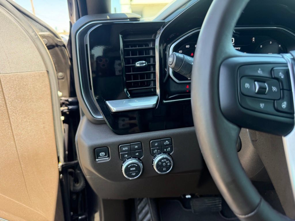 Used 2026 GMC Sierra 1500 SLT w/ SLT Premium Plus Package AWD/4WD image 29