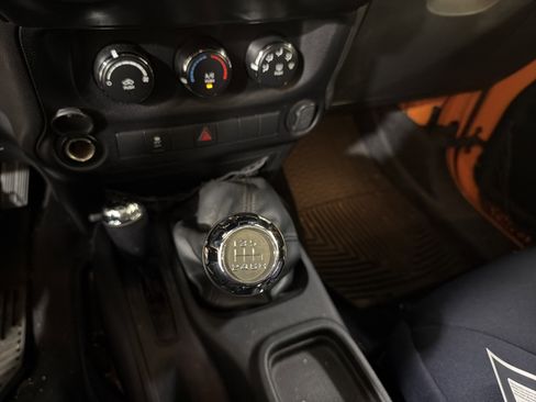 Used 2013 Jeep Wrangler Sport AWD/4WD image 20