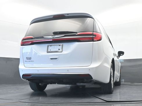 Used 2023 Chrysler Pacifica Touring-L image 61