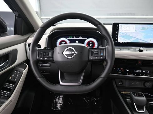 Certified 2025 Nissan Rogue SL AWD/4WD image 31