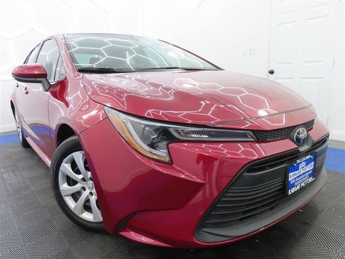 Used 2025 Toyota Corolla LE FWD image 2