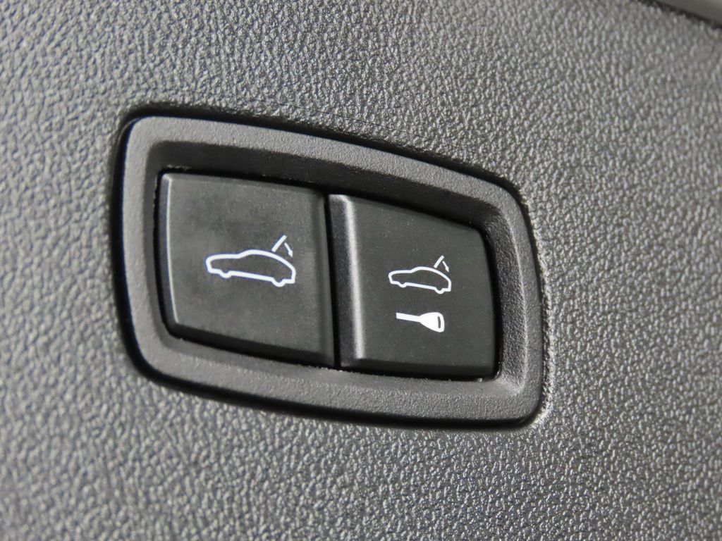 Certified 2025 Porsche Cayenne Coupe AWD/4WD image 50