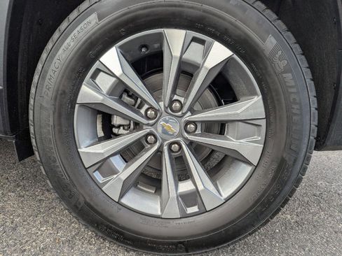 New 2026 Chevrolet Equinox LT w/ Convenience Package II AWD/4WD image 16
