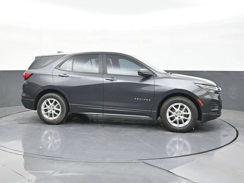 Used 2022 Chevrolet Equinox LS w/ Driver Confidence II Package FWD image 17