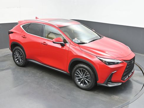 Used 2025 Lexus NX 250 FWD w/ Towing Package (2000 Lbs) image 31