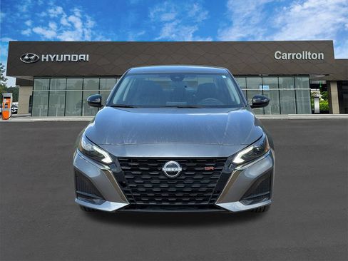 Used 2025 Nissan Altima 2.5 SR FWD image 2