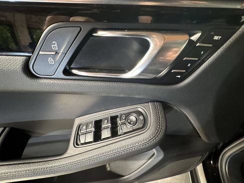 Used 2024 Porsche Macan AWD/4WD image 21