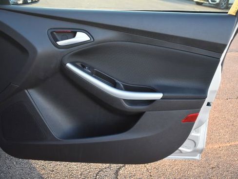 Used 2014 Ford Focus SE w/ Equipment Group 201A image 37