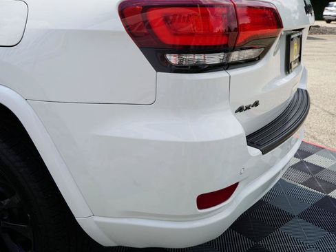 Used 2019 Jeep Grand Cherokee Altitude AWD/4WD image 28