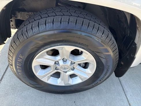 Used 2016 Toyota 4Runner SR5 AWD/4WD image 16