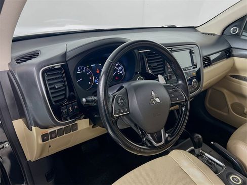 Used 2016 Mitsubishi Outlander GT image 9