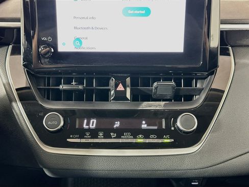 Used 2025 Toyota Corolla LE FWD image 22