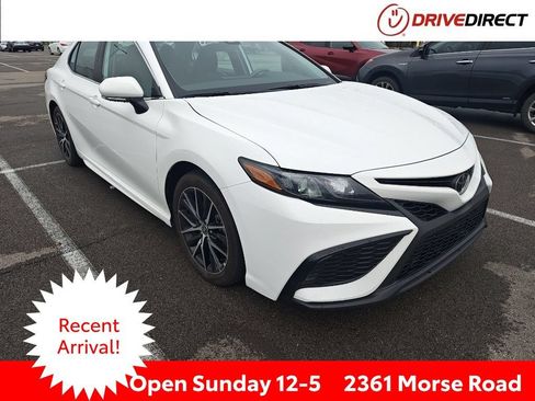 Used 2023 Toyota Camry SE FWD image 1