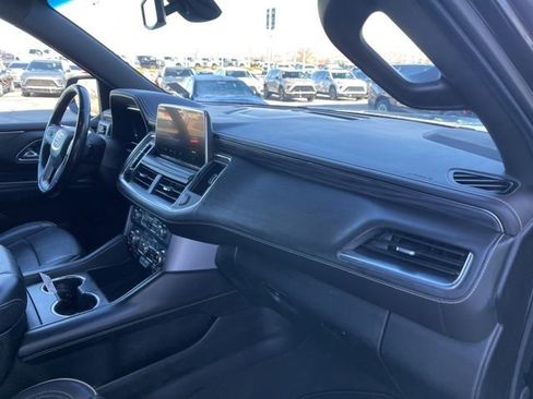 Used 2022 GMC Yukon XL SLT w/ SLT Premium Package image 22