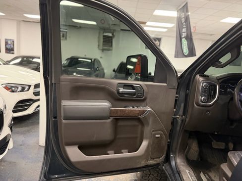 Used 2022 GMC Sierra 3500 Denali image 14