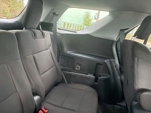 Used 2022 Ford Explorer XLT image 24