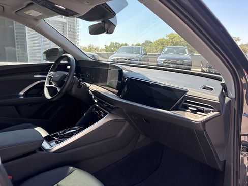 Certified 2025 Audi Q5 Premium w/ Convenience Package AWD/4WD image 15
