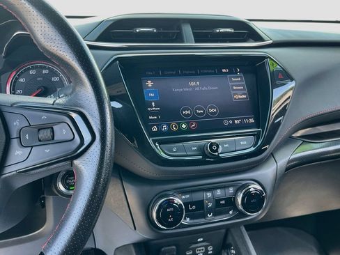 Used 2021 Chevrolet TrailBlazer RS w/ Technology Package FWD image 14