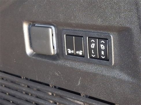 Used 2021 GMC Yukon SLT w/ SLT Luxury Plus Package image 34