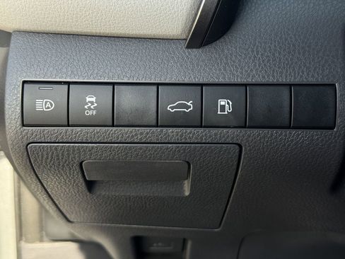 Used 2018 Toyota Camry XLE FWD image 22