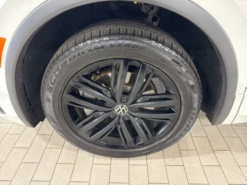 Certified 2022 Volkswagen Tiguan SE R-Line image 30