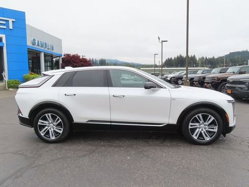 Used 2024 Cadillac Lyriq Tech AWD/4WD image 9