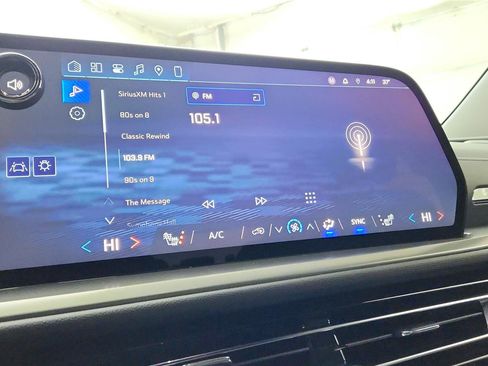 Used 2026 Chevrolet Traverse LT image 23