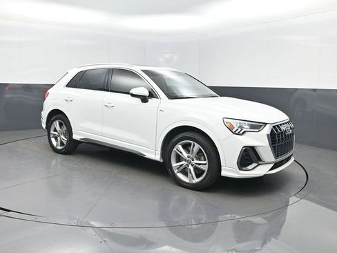 Used 2019 Audi Q3 2.0T Premium Plus w/ Premium Plus Package image 3