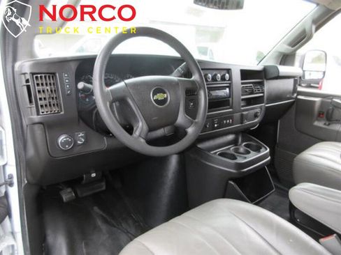 Used 2017 Chevrolet Express 2500 Extended image 11