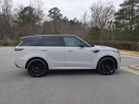 New 2025 Land Rover Range Rover Sport Dynamic SE image 4