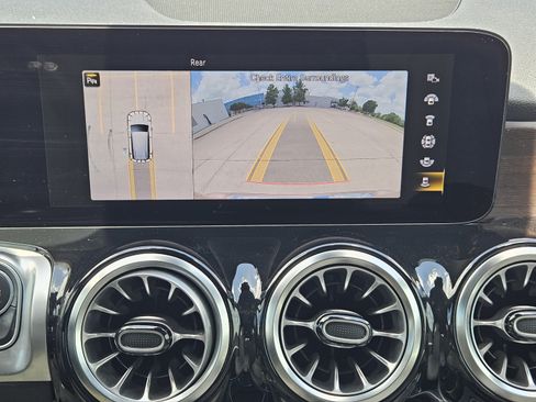 Certified 2022 Mercedes-Benz GLB 250 image 10