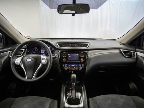 Used 2016 Nissan Rogue SV image 12