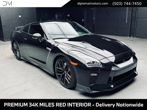 Used 2018 Nissan GT-R Premium w/ Premium Interior Package AWD/4WD image 9