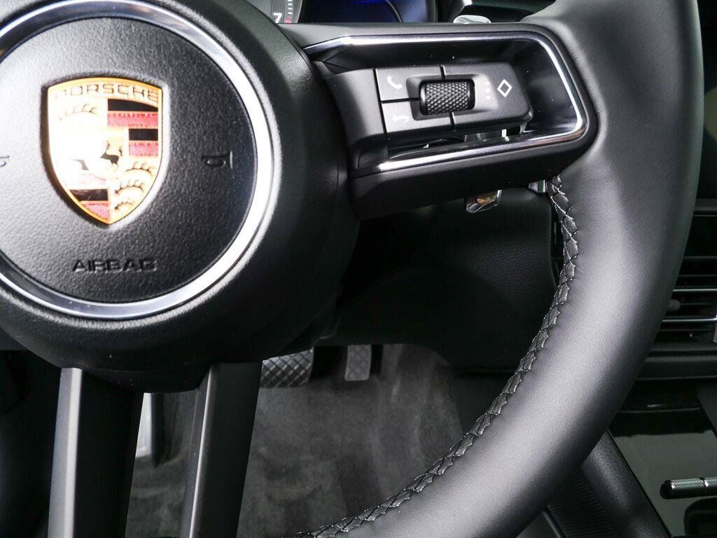 Certified 2026 Porsche Macan AWD/4WD image 11