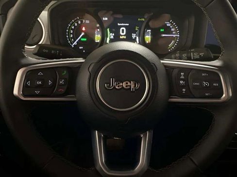 Used 2025 Jeep Wrangler Unlimited Sahara w/ Safety Group image 33