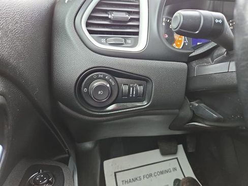 Used 2018 Jeep Renegade Latitude w/ Cold Weather Group image 20