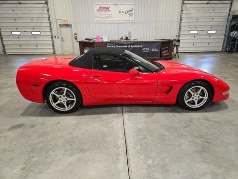 Used 2001 Chevrolet Corvette Convertible w/ Preferred Equipment Group2 image 40