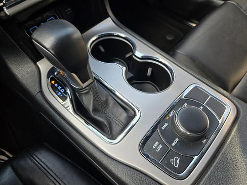 Used 2022 Jeep Grand Cherokee Limited image 31